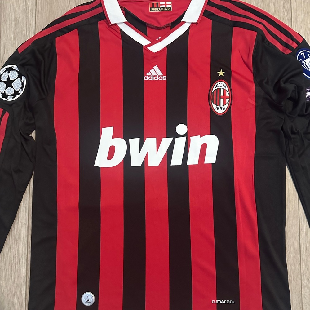 Milan Ronaldinho 2009/10 Soccer Jersey - Picture 3 of 4